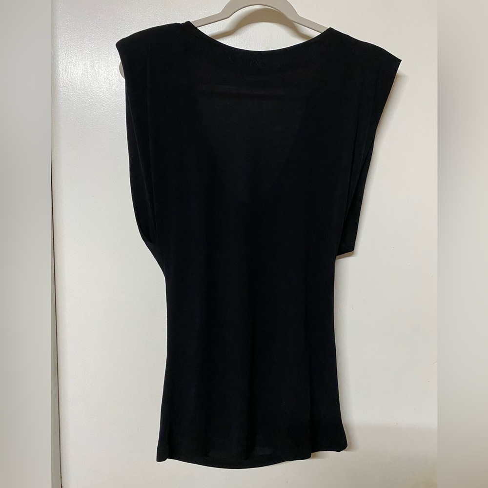 Chic shoulder padded tee